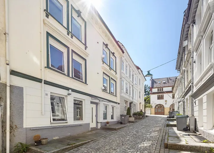 Renovated Jan 24 - Queen Beds - Behind Bryggen
