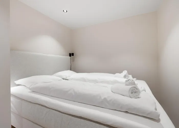 Renovated Jan 24 - Queen Beds - Behind Bryggen Apartament